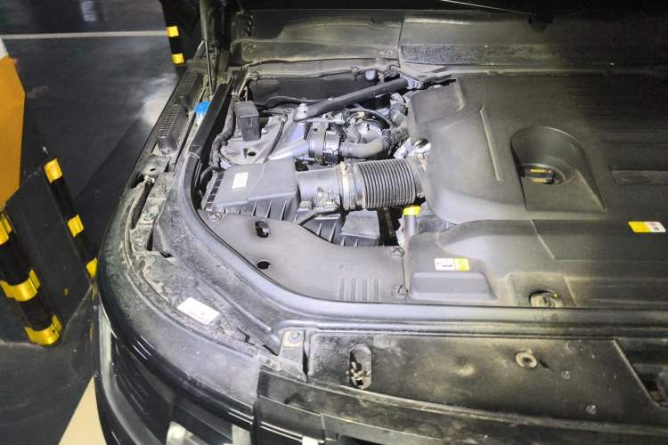 Used Land Rover Range 2021 3.0 L6 Century Extended Classic Edition Engine Bay Right