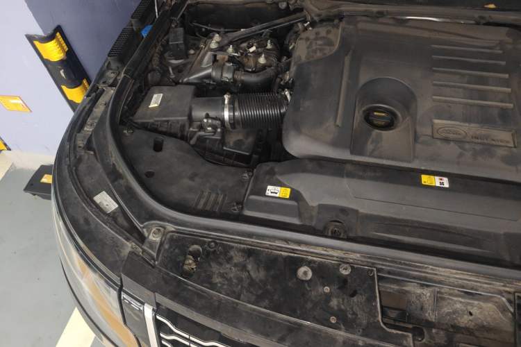Used Land Rover Range 2021 3.0 L6 Century Extended Classic Edition Engine Bay Right