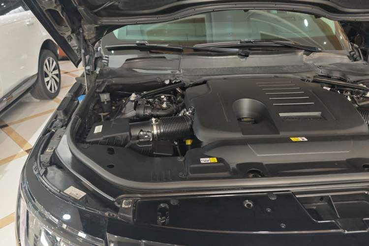 Used Land Rover Range 2021 3.0 L6 Century Extended Classic Edition Engine Bay Right