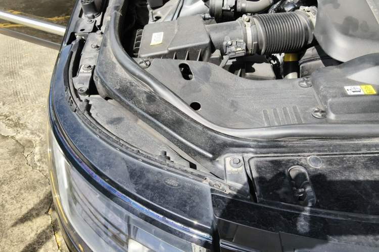 Used Land Rover Range 2021 3.0 L6 Century Extended Classic Edition Engine Bay Right
