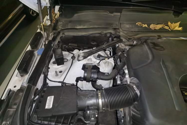 Used Land Rover Range 2021 3.0 L6 Century Extended Classic Edition Engine Bay Right