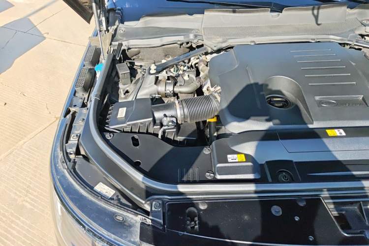 Used Land Rover Range 2021 3.0 L6 Centennial Edition Engine Bay Right