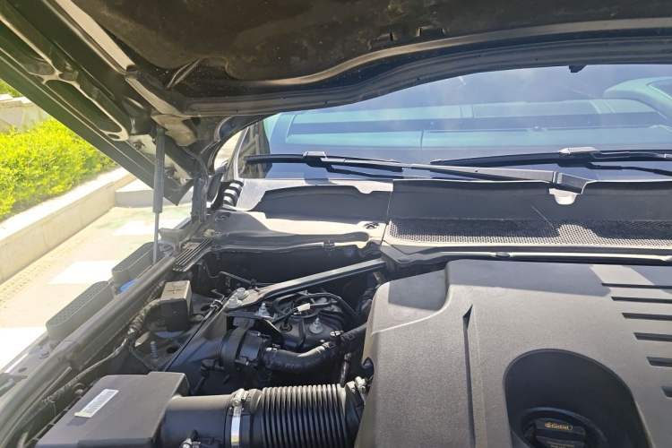 Used Land Rover Range 2021 3.0 L6 Century Extended Classic Edition Engine Bay Right