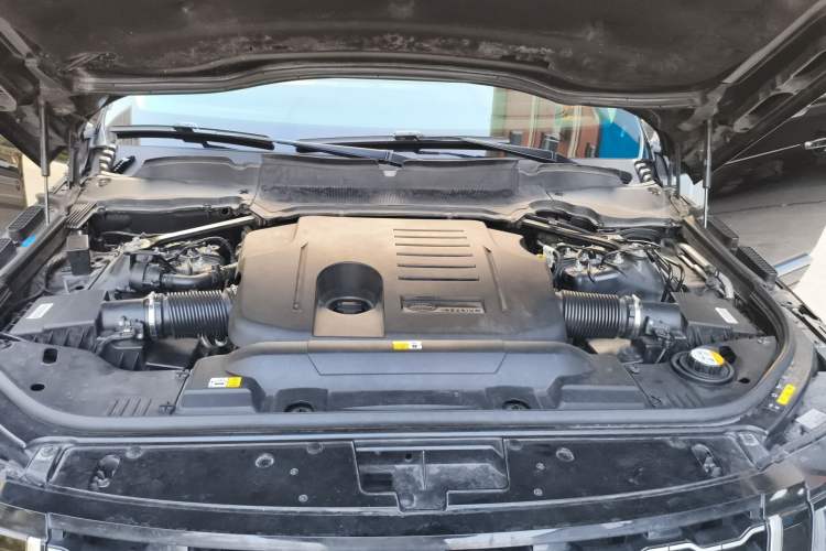 Used Land Rover Range 2021 3.0 L6 Centennial Edition Engine Bay