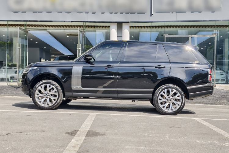 Used Land Rover Range 2021 3.0 L6 Century Extended Classic Edition Exterior 1