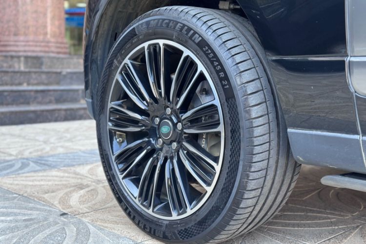 Used Land Rover Range 2021 3.0 L6 Century Extended Classic Edition Exterior 4