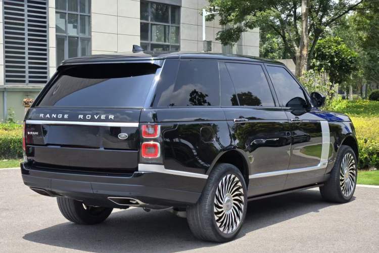Used Land Rover Range 2021 3.0 L6 Century Extended Classic Edition Exterior 4