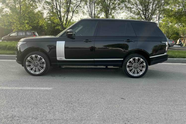 Used Land Rover Range 2021 3.0 L6 Century Extended Classic Edition Exterior 5