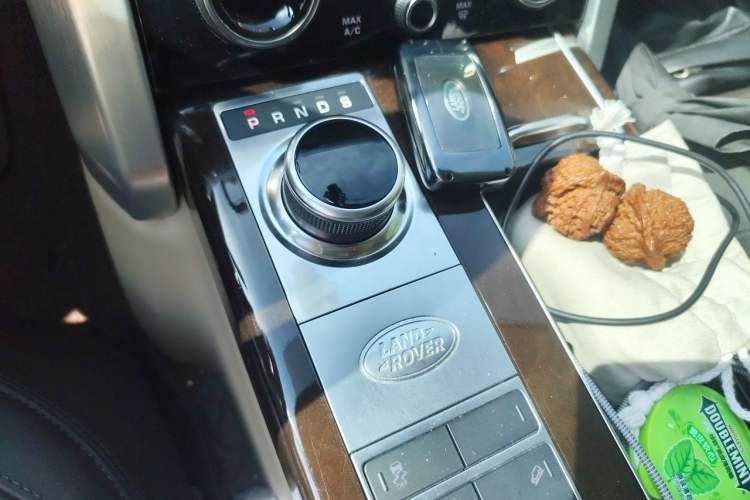 Used Land Rover Range 2021 3.0 L6 Century Extended Classic Edition Gear Lever