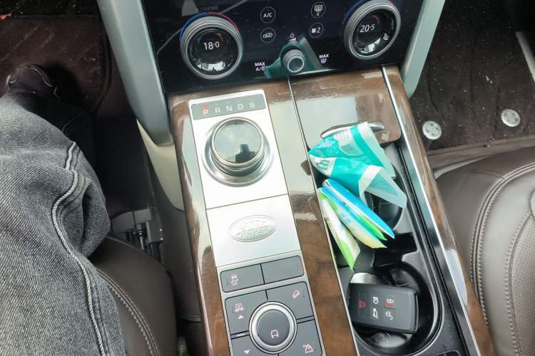 Used Land Rover Range 2021 3.0 L6 Century Extended Classic Edition Gear Lever