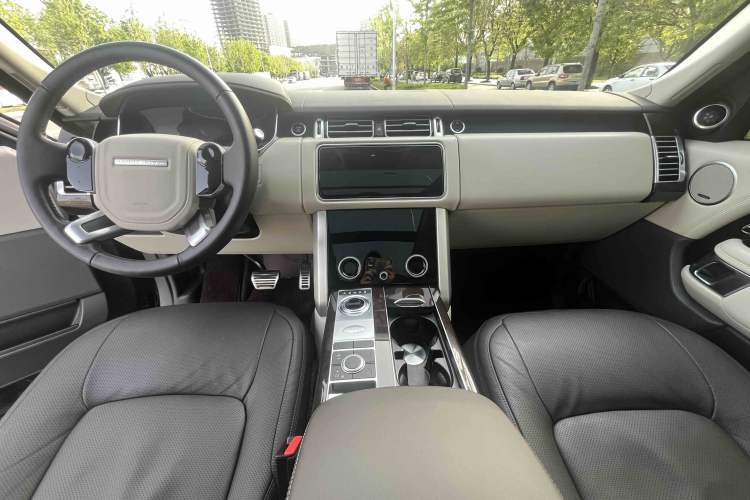 Used Land Rover Range 2021 3.0 L6 Century Extended Classic Edition Interior 1