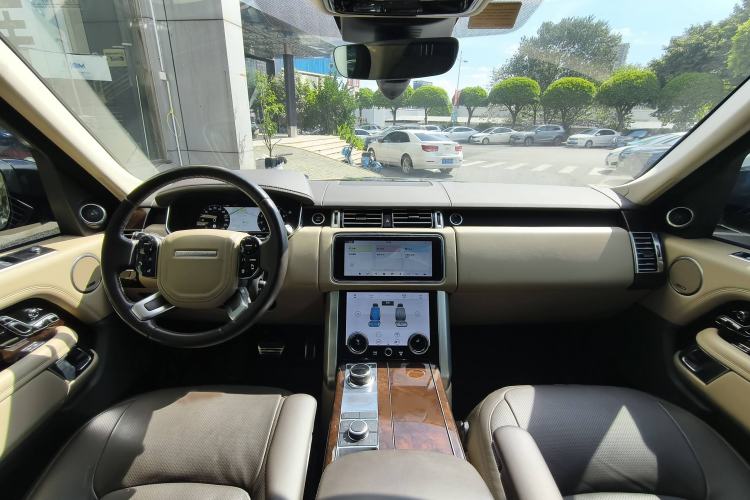 Used Land Rover Range 2021 3.0 L6 Century Extended Classic Edition Interior 1