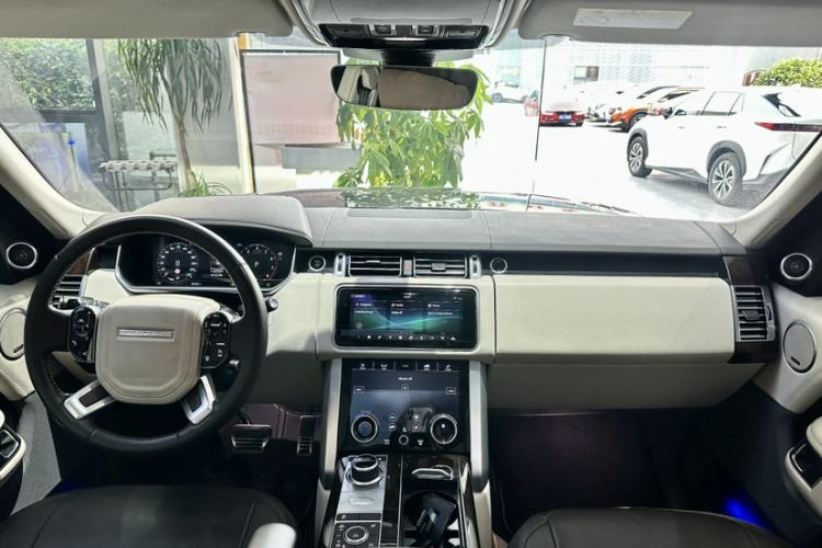 Used Land Rover Range 2021 3.0 L6 Century Extended Classic Edition Interior 1