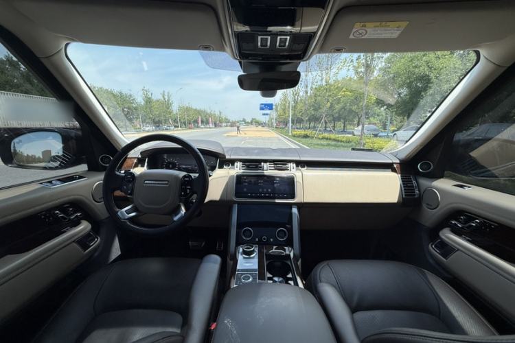 Used Land Rover Range 2021 3.0 L6 Century Extended Classic Edition Interior 1
