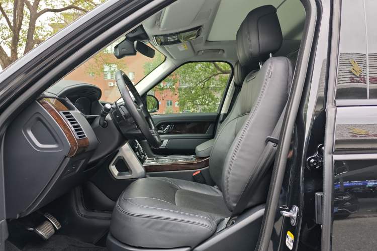 Used Land Rover Range 2021 3.0 L6 Century Extended Classic Edition Interior 1