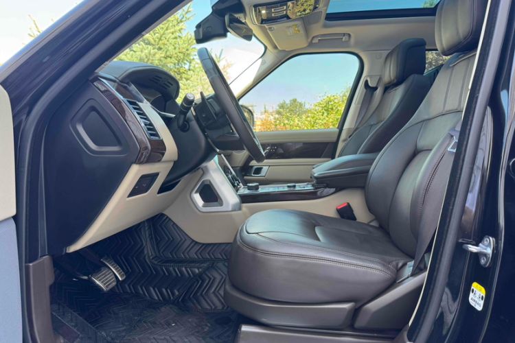 Used Land Rover Range 2021 3.0 L6 Century Extended Classic Edition Interior 10