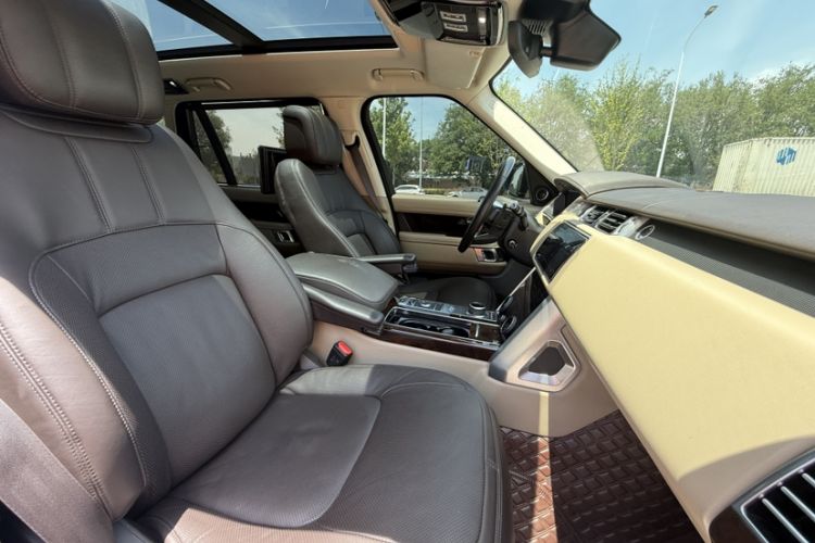 Used Land Rover Range 2021 3.0 L6 Century Extended Classic Edition Interior 10