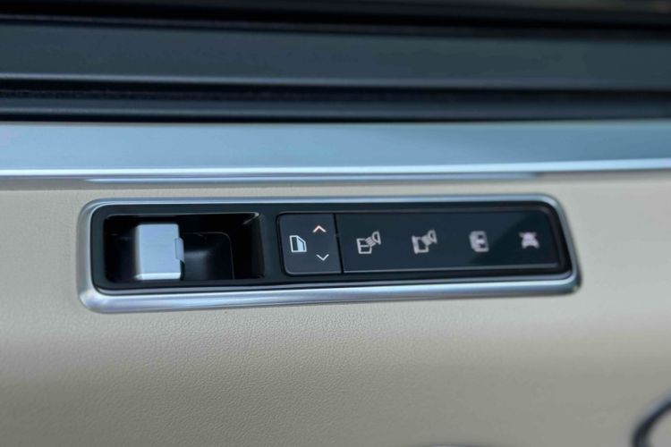 Used Land Rover Range 2021 3.0 L6 Century Extended Classic Edition Interior 13