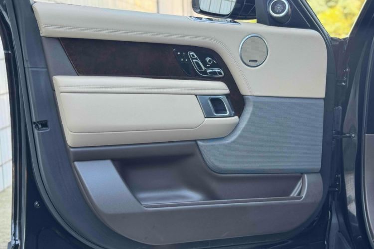 Used Land Rover Range 2021 3.0 L6 Century Extended Classic Edition Interior 14