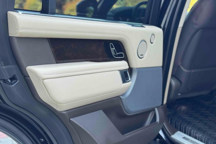 Used Land Rover Range 2021 3.0 L6 Century Extended Classic Edition Interior 15