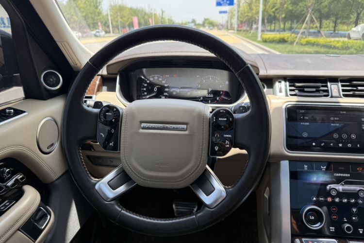 Used Land Rover Range 2021 3.0 L6 Century Extended Classic Edition Interior 2