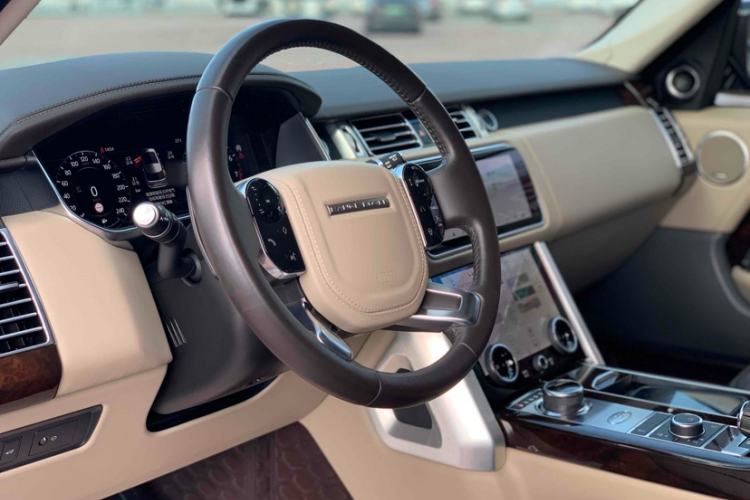 Used Land Rover Range 2021 3.0 L6 Century Extended Classic Edition Interior 2