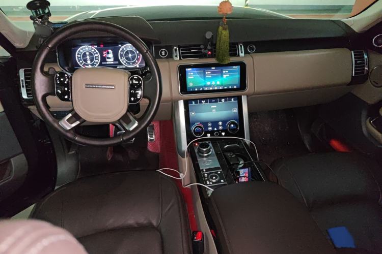 Used Land Rover Range 2021 3.0 L6 Century Extended Classic Edition Interior 2