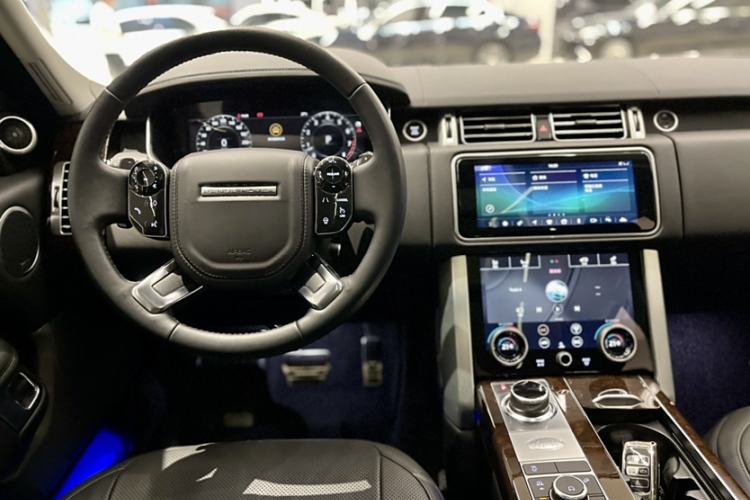 Used Land Rover Range 2021 3.0 L6 Century Extended Classic Edition Interior 2