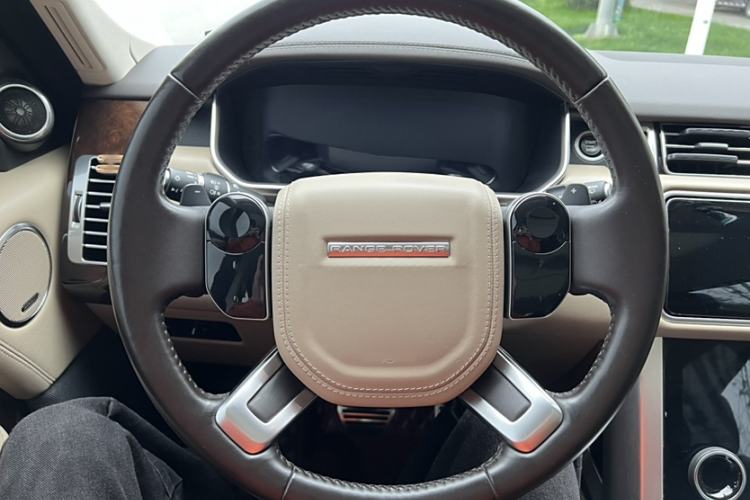 Used Land Rover Range 2021 3.0 L6 Century Extended Classic Edition Interior 2