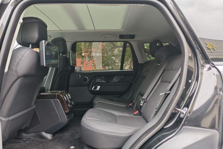 Used Land Rover Range 2021 3.0 L6 Century Extended Classic Edition Interior 2