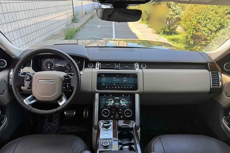 Used Land Rover Range 2021 3.0 L6 Century Extended Classic Edition Interior 3