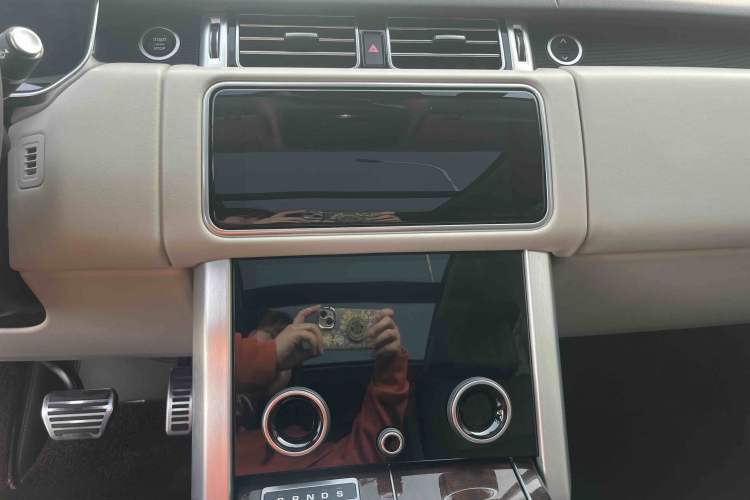 Used Land Rover Range 2021 3.0 L6 Century Extended Classic Edition Interior 3