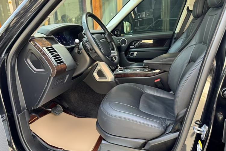 Used Land Rover Range 2021 3.0 L6 Grand Edition Interior 3