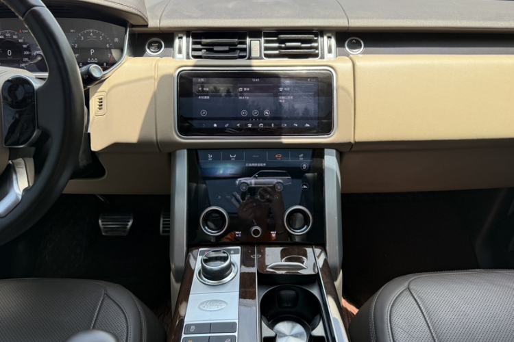 Used Land Rover Range 2021 3.0 L6 Century Extended Classic Edition Interior 3