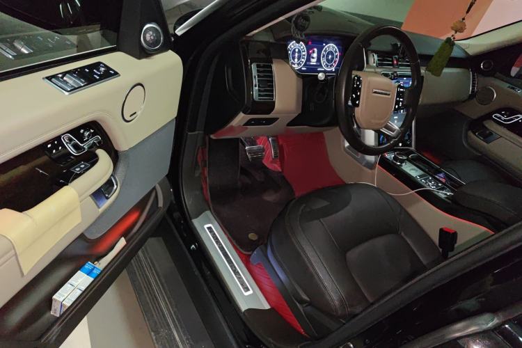 Used Land Rover Range 2021 3.0 L6 Century Extended Classic Edition Interior 3