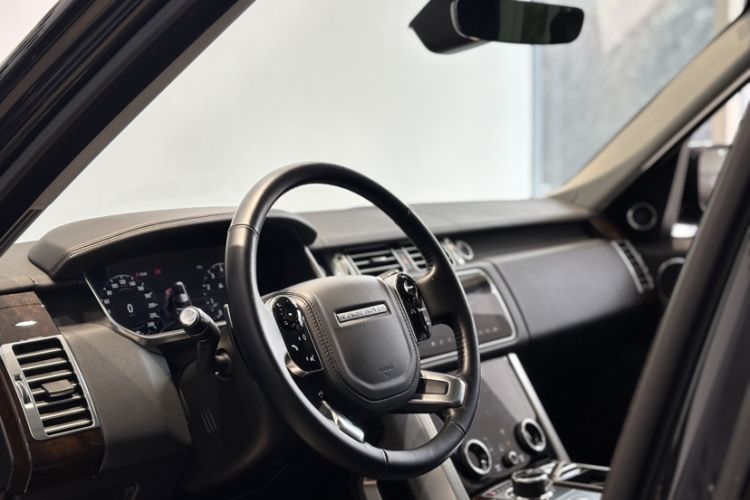 Used Land Rover Range 2021 3.0 L6 Grand Edition Interior 3