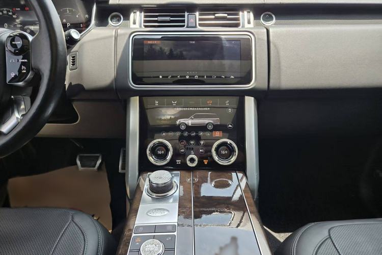 Used Land Rover Range 2021 3.0 L6 Century Extended Classic Edition Interior 3
