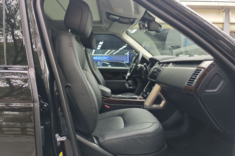 Used Land Rover Range 2021 3.0 L6 Century Extended Classic Edition Interior 3
