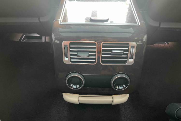 Used Land Rover Range 2021 3.0 L6 Century Extended Classic Edition Interior 4