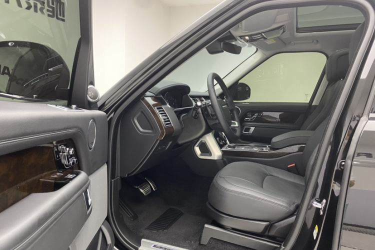 Used Land Rover Range 2021 3.0 L6 Century Extended Classic Edition Interior 4