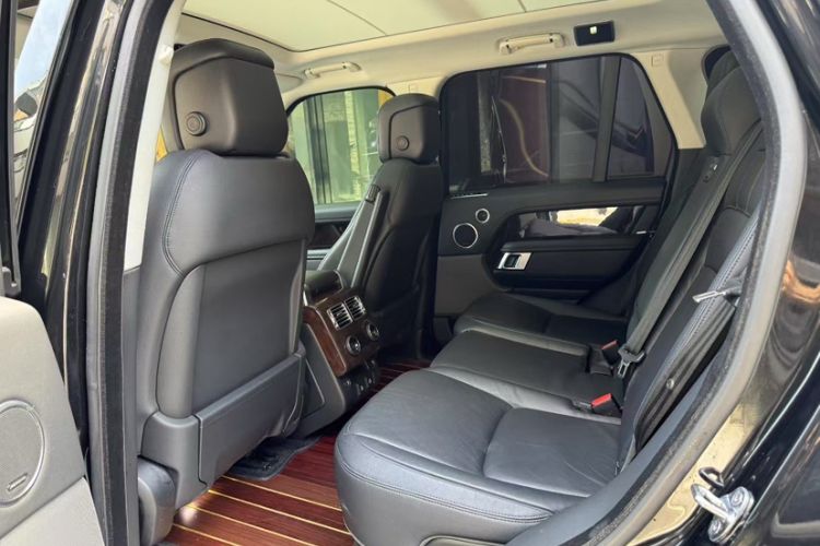 Used Land Rover Range 2021 3.0 L6 Grand Edition Interior 4