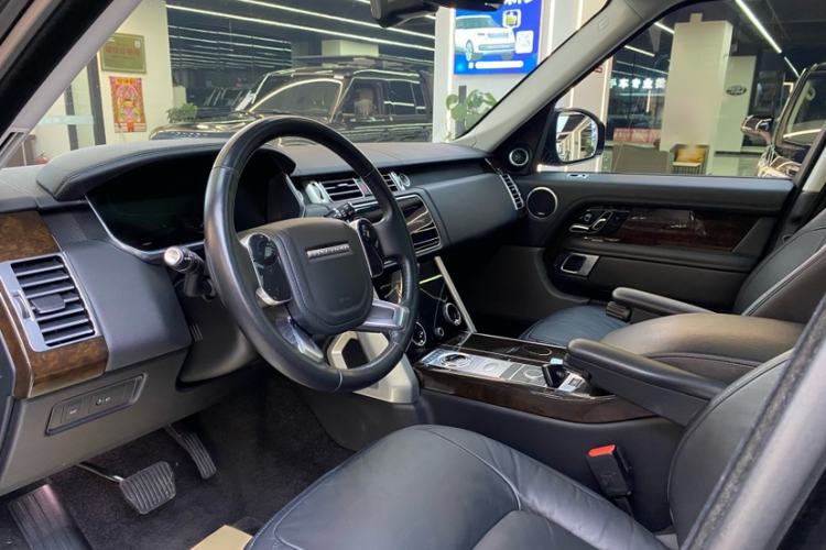 Used Land Rover Range 2021 3.0 L6 Grand Edition Interior 4