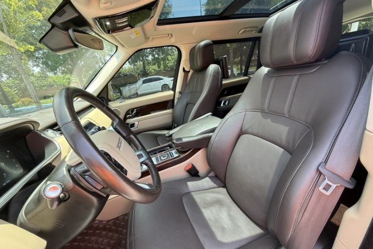 Used Land Rover Range 2021 3.0 L6 Century Extended Classic Edition Interior 4
