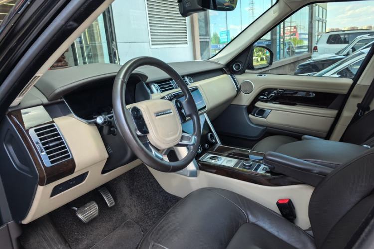 Used Land Rover Range 2021 3.0 L6 Centennial Edition Interior 4