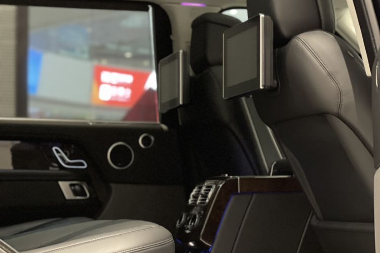 Used Land Rover Range 2021 3.0 L6 Century Extended Classic Edition Interior 4
