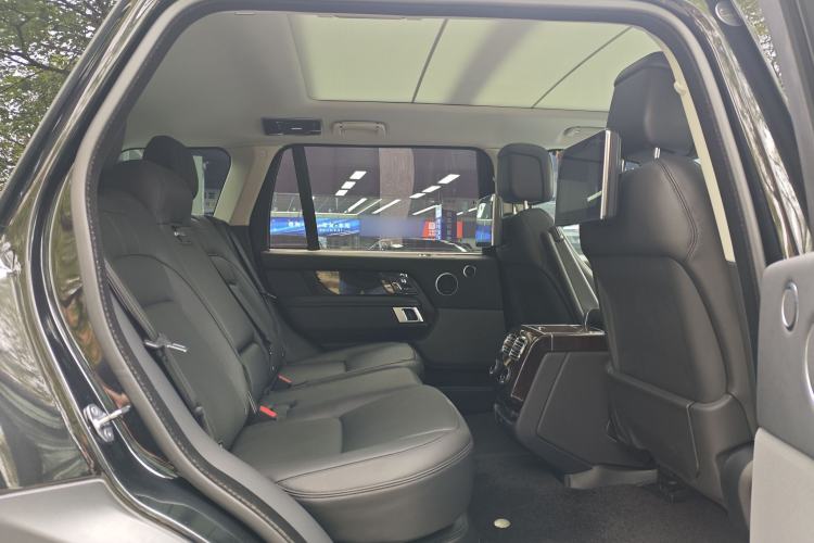Used Land Rover Range 2021 3.0 L6 Century Extended Classic Edition Interior 4