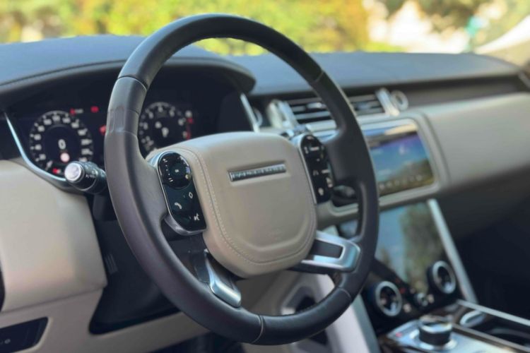 Used Land Rover Range 2021 3.0 L6 Century Extended Classic Edition Interior 5