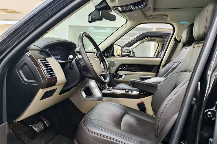 Used Land Rover Range 2021 3.0 L6 Century Extended Classic Edition Interior 5