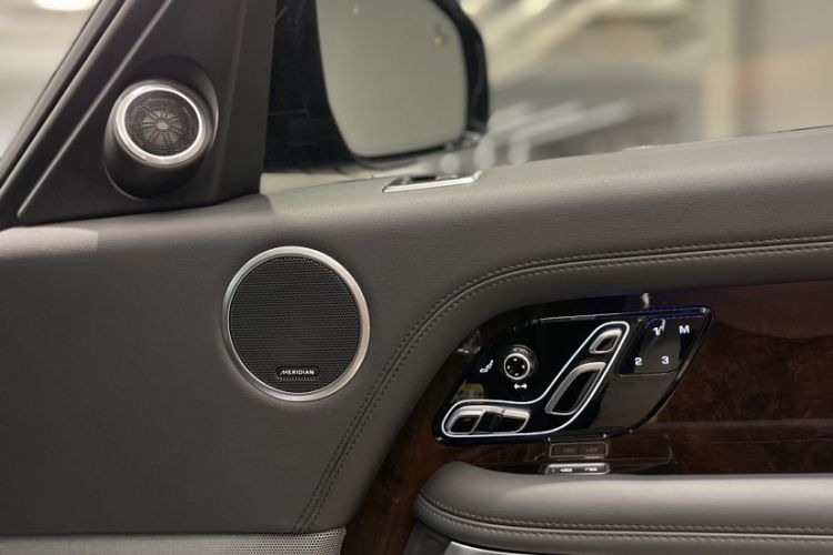 Used Land Rover Range 2021 3.0 L6 Century Extended Classic Edition Interior 5