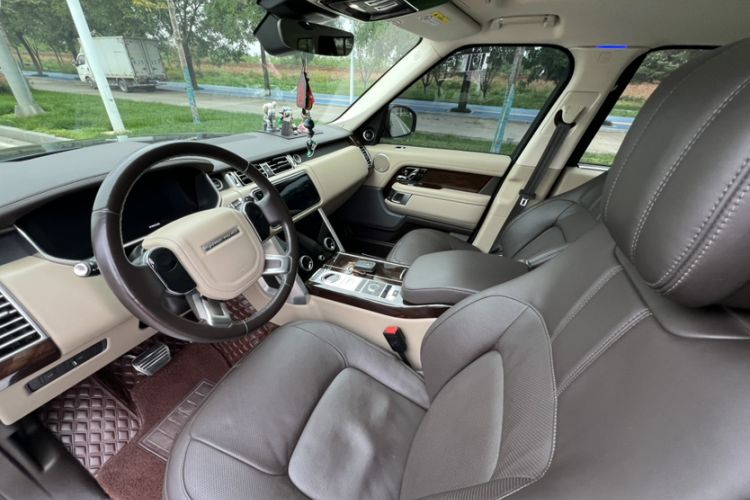 Used Land Rover Range 2021 3.0 L6 Century Extended Classic Edition Interior 5